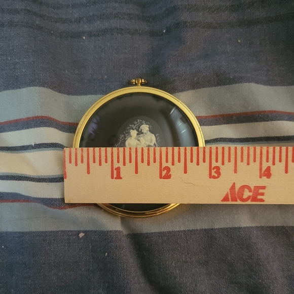 Vintage Miniature Cameo Behind Bubble Glass - Picture 6 of 6